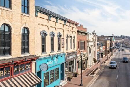Hip Urban Loft-Small Town Charm-124 Lofts #2 West Dundee Exterior photo