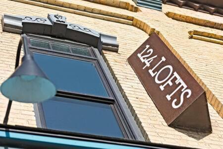Hip Urban Loft-Small Town Charm-124 Lofts #2 West Dundee Exterior photo