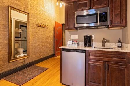 Hip Urban Loft-Small Town Charm-124 Lofts #2 West Dundee Exterior photo