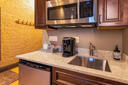 Hip Urban Loft-Small Town Charm-124 Lofts #2 West Dundee Exterior photo